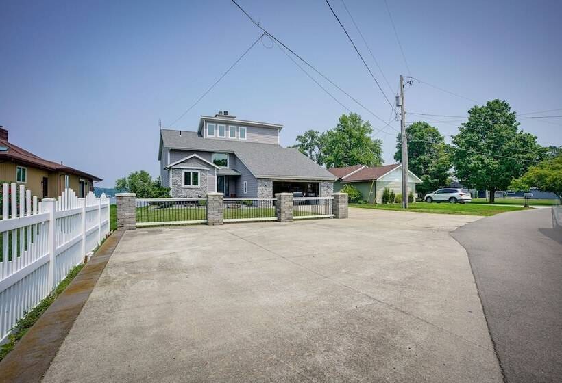 Lakefront Syracuse Home W/ Deck & Private Dock!