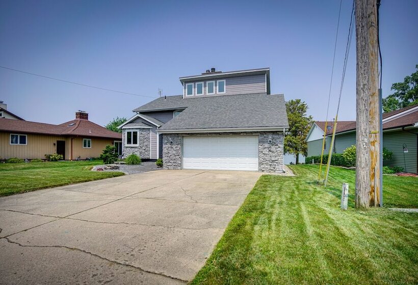 Lakefront Syracuse Home W/ Deck & Private Dock!