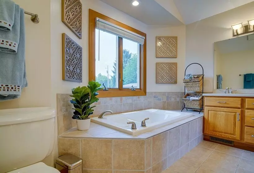 Lakefront Syracuse Home W/ Deck & Private Dock!