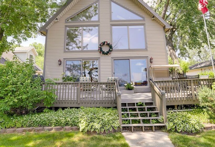 Lakefront Vandalia Home W/ Boat Dock & Gas Grill!