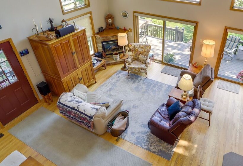 Lakefront Vandalia Home W/ Boat Dock & Gas Grill!