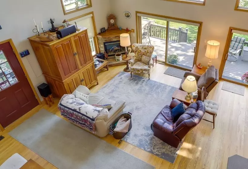 Lakefront Vandalia Home W/ Boat Dock & Gas Grill!