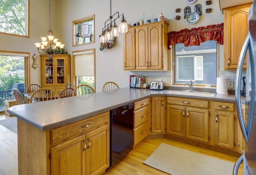 Lakefront Vandalia Home W/ Boat Dock & Gas Grill!