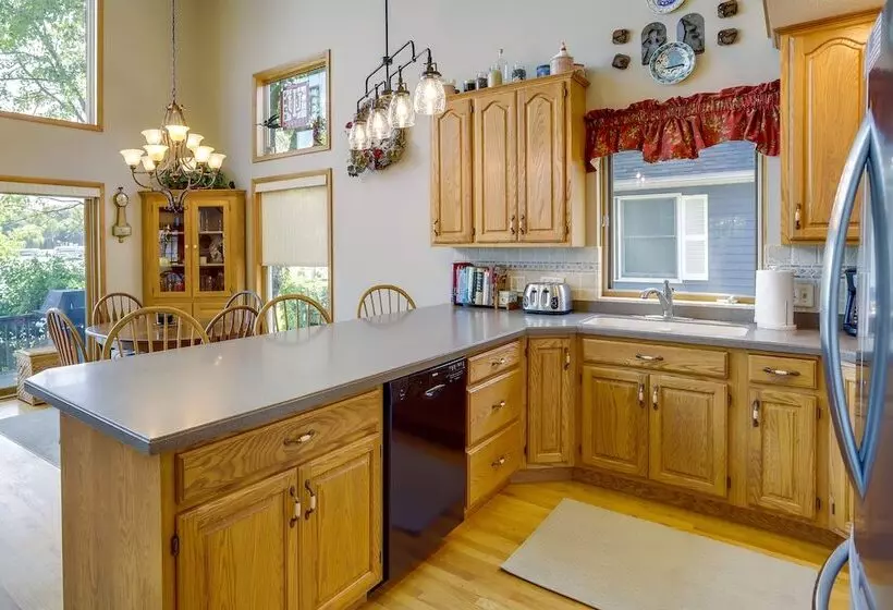 Lakefront Vandalia Home W/ Boat Dock & Gas Grill!