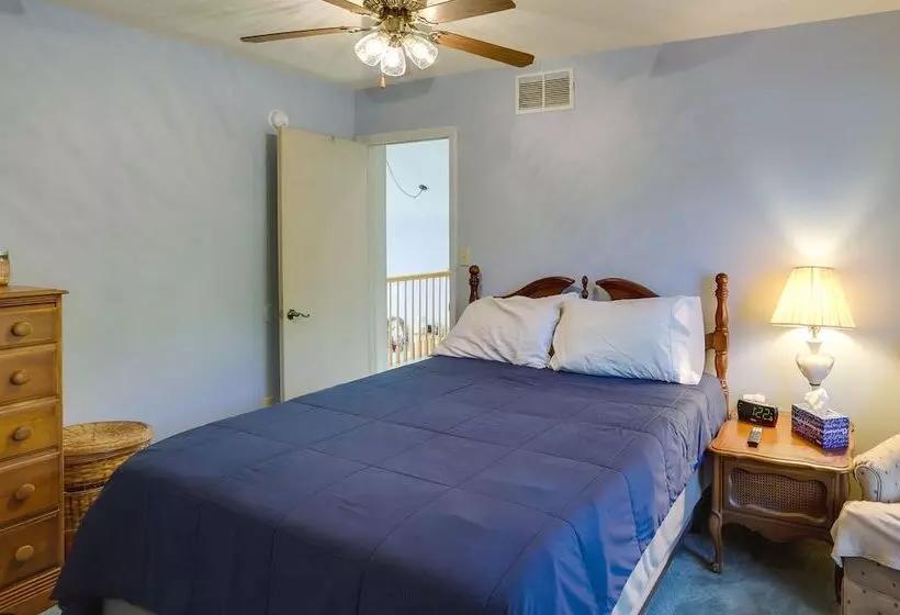 Lakefront Vandalia Home W/ Boat Dock & Gas Grill!