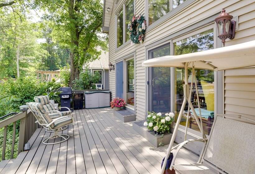 Lakefront Vandalia Home W/ Boat Dock & Gas Grill!