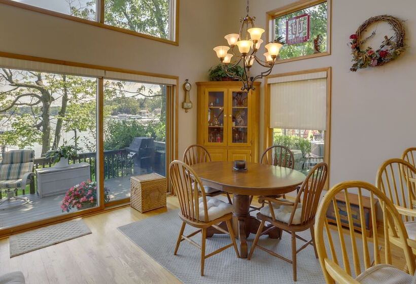 Lakefront Vandalia Home W/ Boat Dock & Gas Grill!