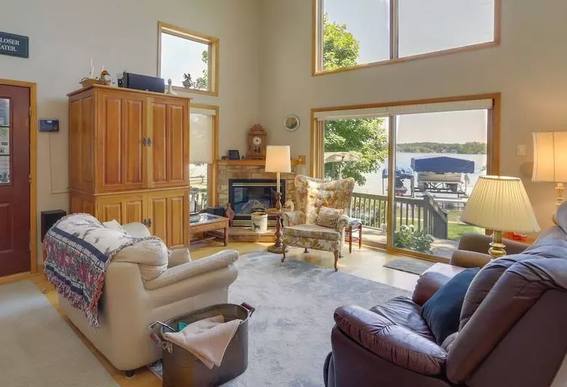 Lakefront Vandalia Home W/ Boat Dock & Gas Grill!