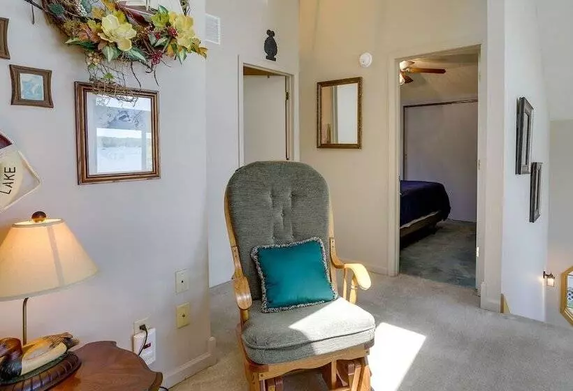 Lakefront Vandalia Home W/ Boat Dock & Gas Grill!