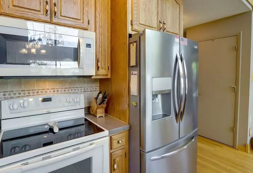 Lakefront Vandalia Home W/ Boat Dock & Gas Grill!