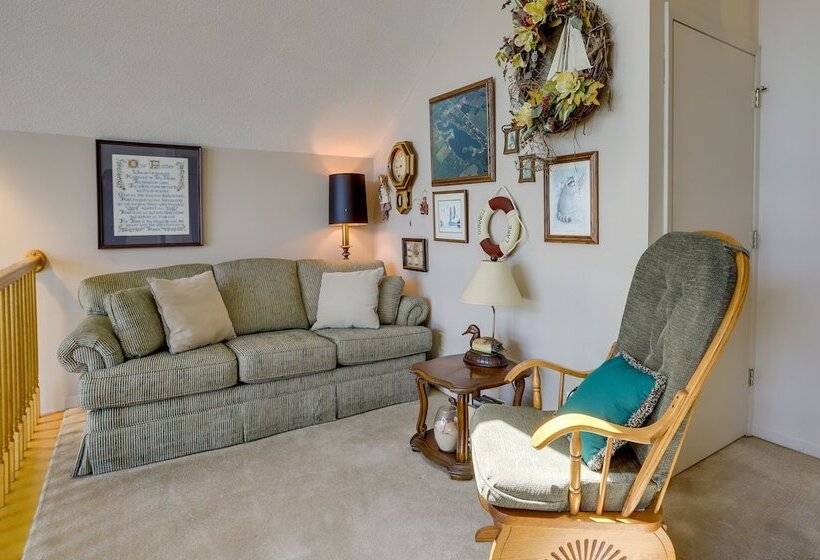 Lakefront Vandalia Home W/ Boat Dock & Gas Grill!