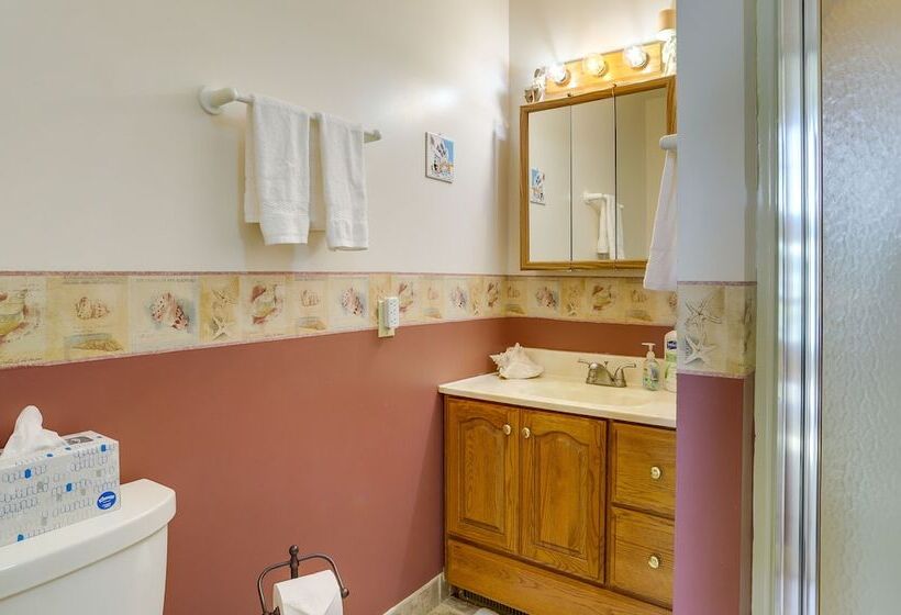 Lakefront Vandalia Home W/ Boat Dock & Gas Grill!