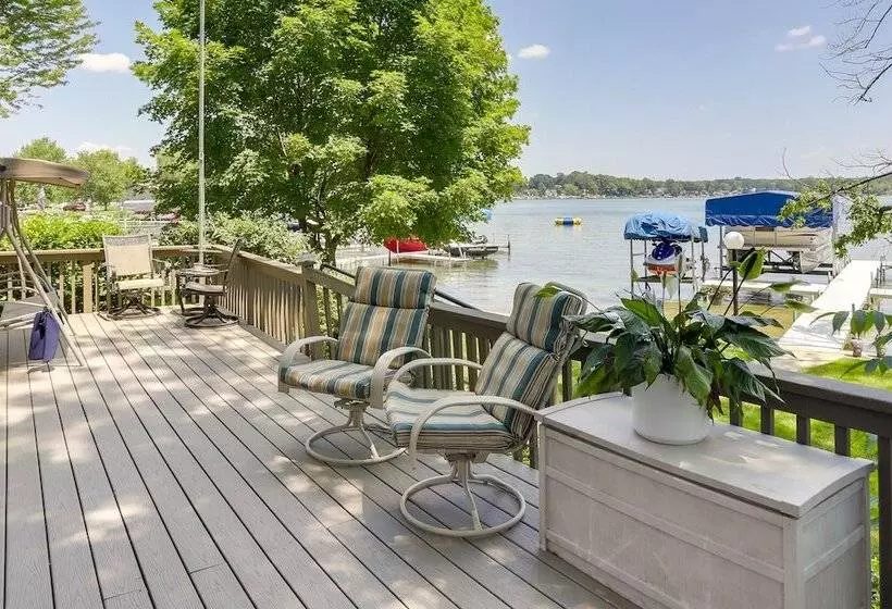 Lakefront Vandalia Home W/ Boat Dock & Gas Grill!