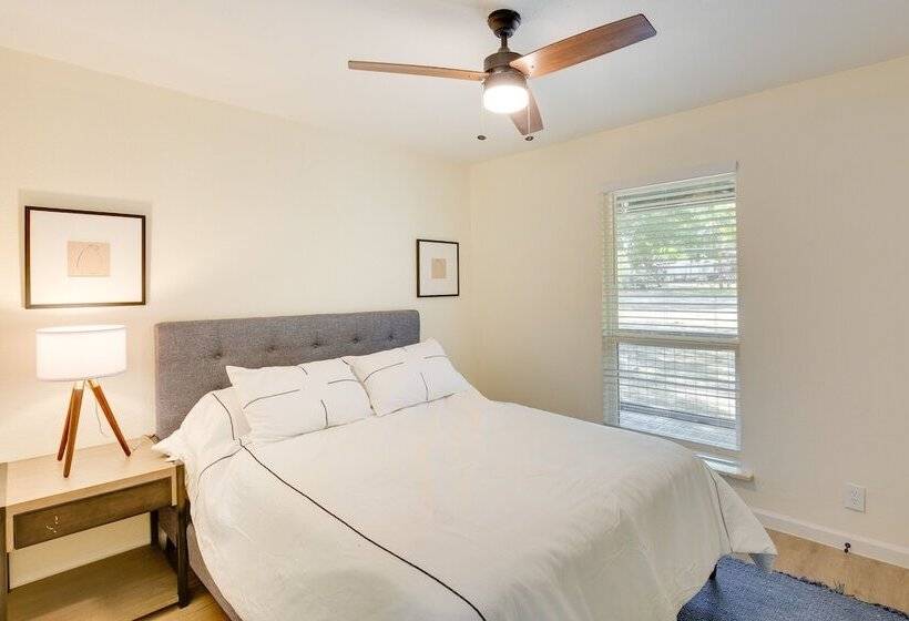 Hot Tub & Lake Access: Malakoff Retreat!