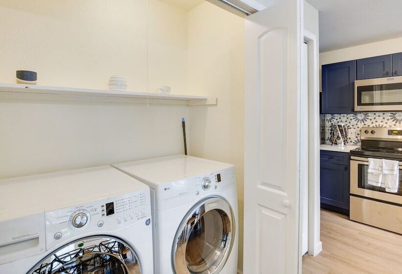 Hot Tub & Lake Access: Malakoff Retreat!