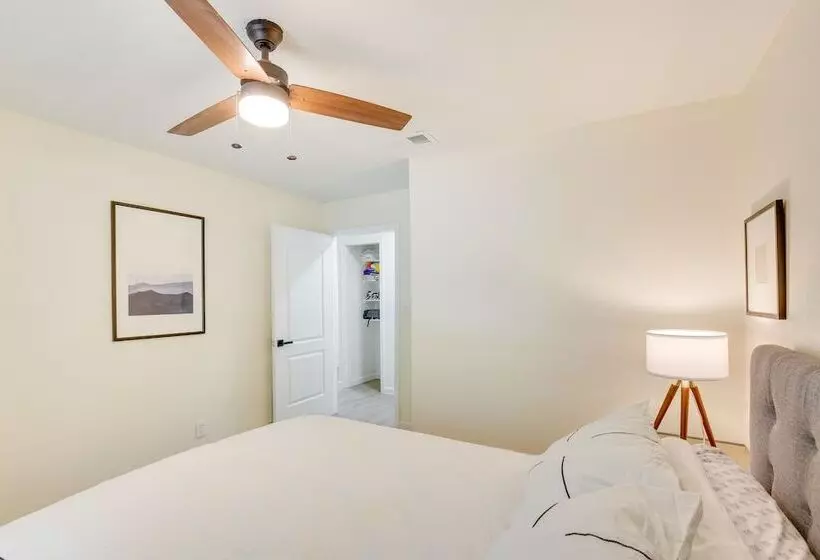 Hot Tub & Lake Access: Malakoff Retreat!