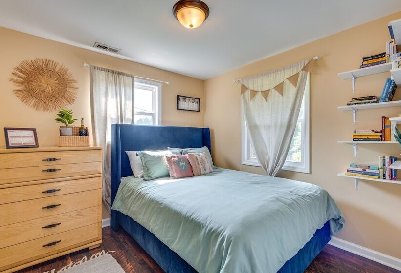 Modern Belmont Home ~ 2 Mi To Historic Downtown!