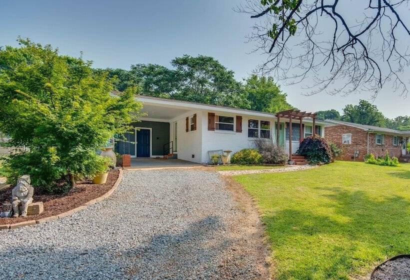 Modern Belmont Home ~ 2 Mi To Historic Downtown!