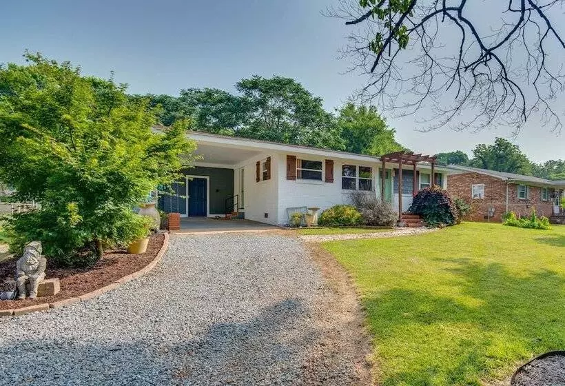 Modern Belmont Home ~ 2 Mi To Historic Downtown!