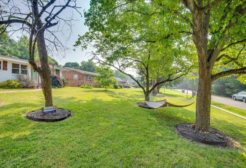 Modern Belmont Home ~ 2 Mi To Historic Downtown!