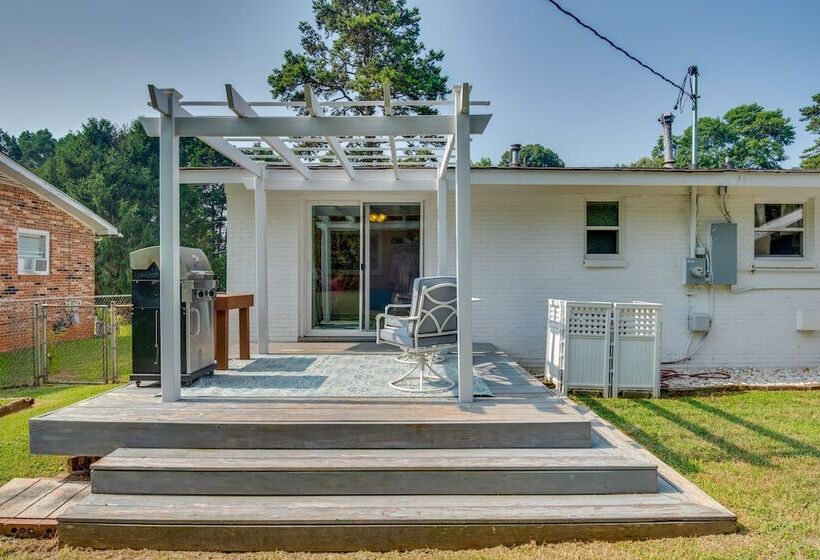 Modern Belmont Home ~ 2 Mi To Historic Downtown!