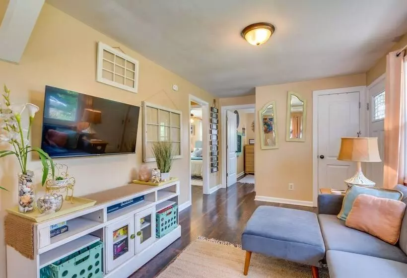 Modern Belmont Home ~ 2 Mi To Historic Downtown!