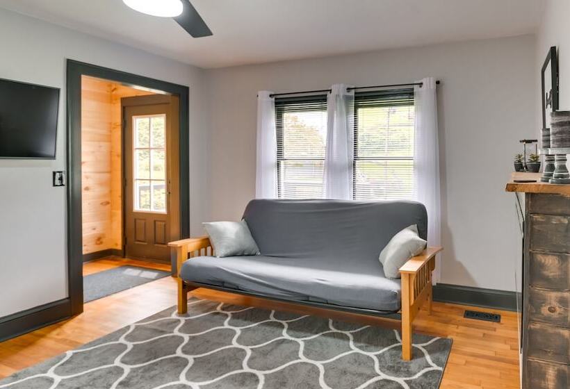 Mullens Home   Close To Hatfield Mccoy Trailhead!