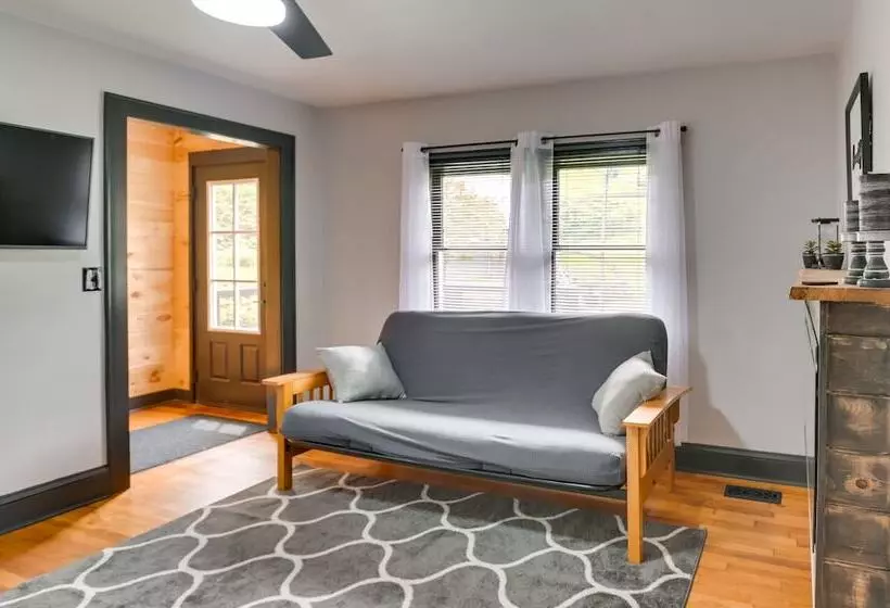 Mullens Home   Close To Hatfield Mccoy Trailhead!