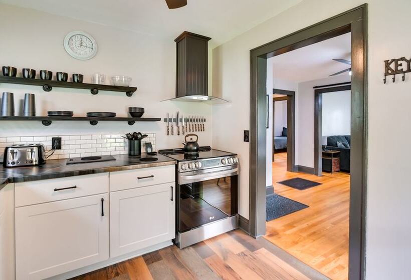 Mullens Home   Close To Hatfield Mccoy Trailhead!