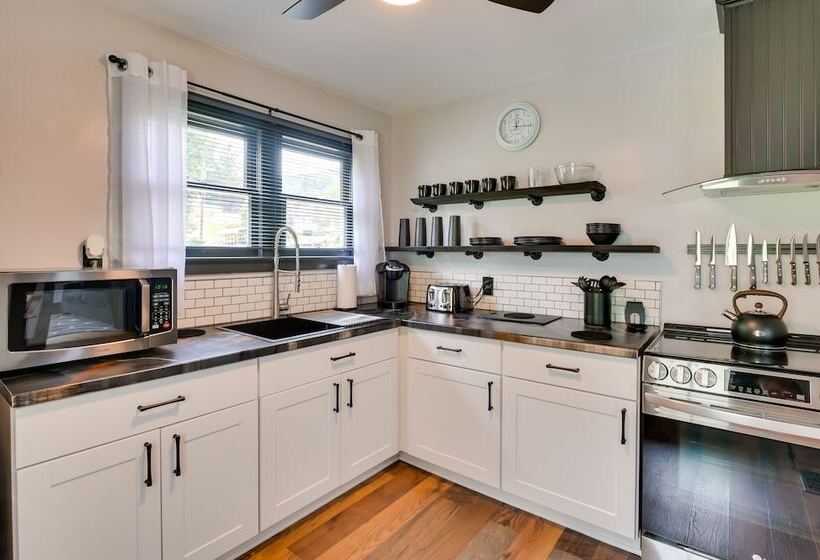 Mullens Home   Close To Hatfield Mccoy Trailhead!