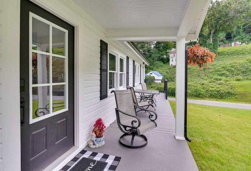 Mullens Home   Close To Hatfield Mccoy Trailhead!