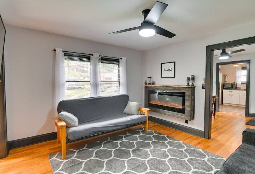 Mullens Home   Close To Hatfield Mccoy Trailhead!