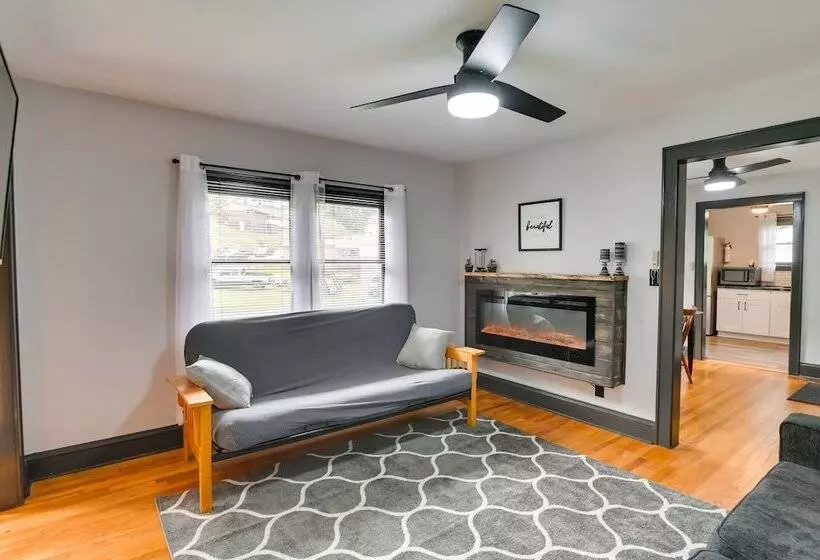 Mullens Home   Close To Hatfield Mccoy Trailhead!