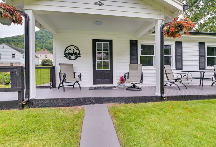 Mullens Home   Close To Hatfield Mccoy Trailhead!