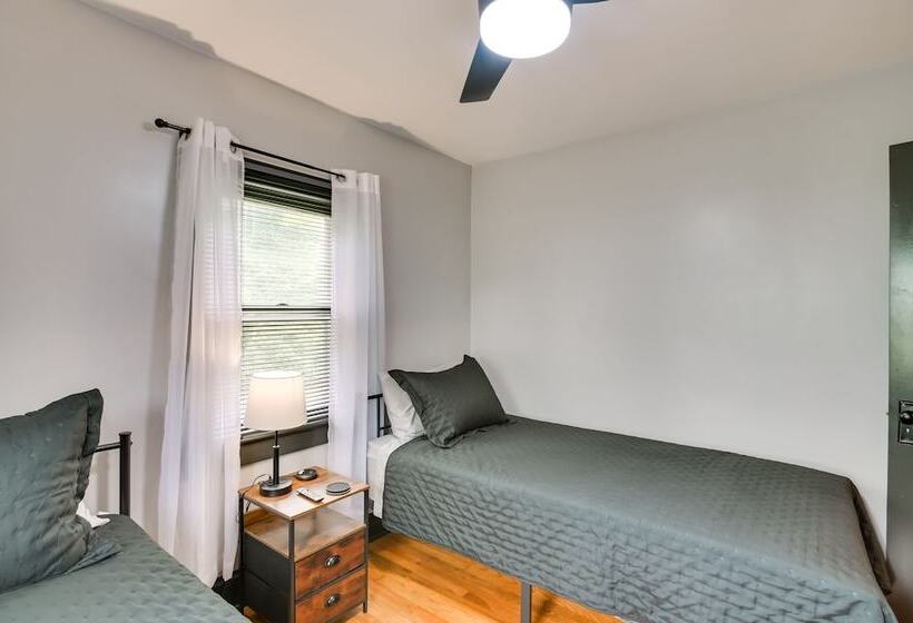 Mullens Home   Close To Hatfield Mccoy Trailhead!