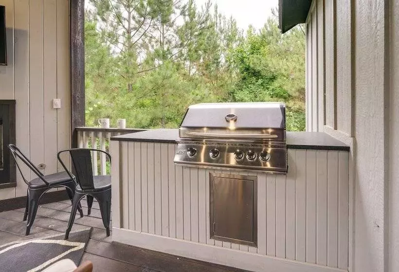 Painted Sky  Modern Broken Bow Cabin W/ Hot Tub!