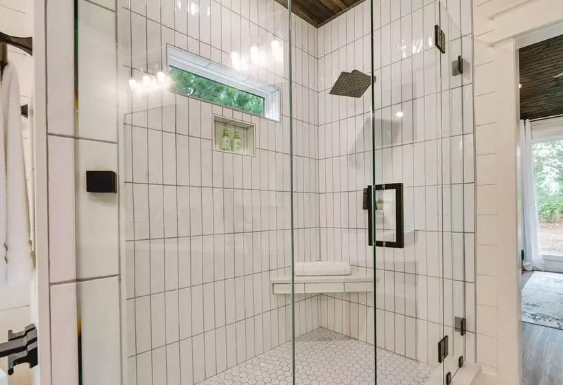 Painted Sky  Modern Broken Bow Cabin W/ Hot Tub!