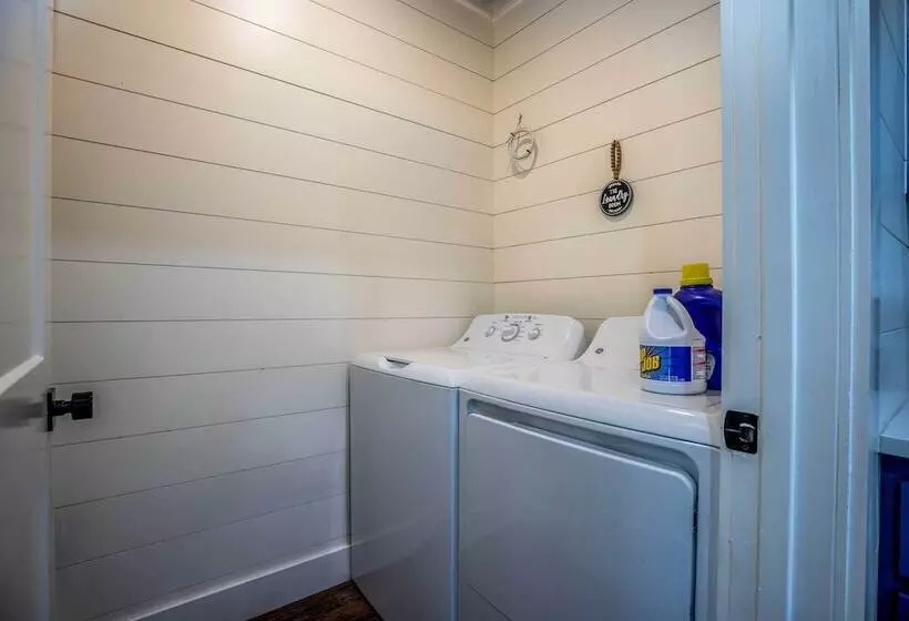 Painted Sky  Modern Broken Bow Cabin W/ Hot Tub!