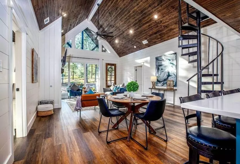 Painted Sky  Modern Broken Bow Cabin W/ Hot Tub!