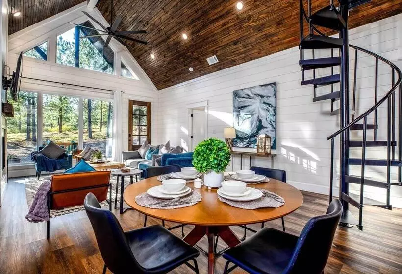 Painted Sky  Modern Broken Bow Cabin W/ Hot Tub!