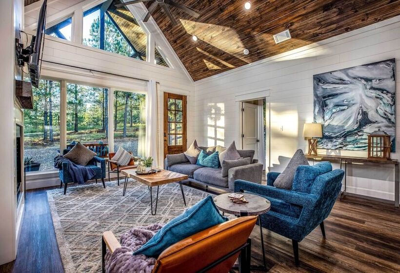 Painted Sky  Modern Broken Bow Cabin W/ Hot Tub!