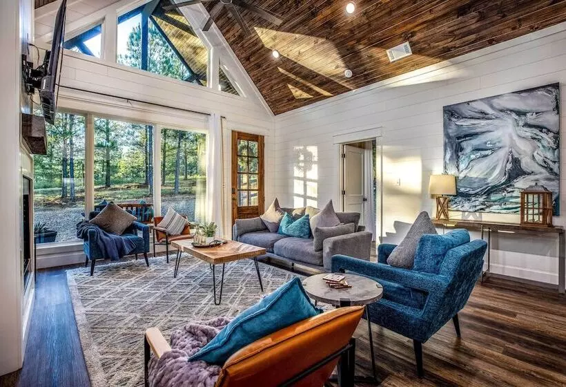 Painted Sky  Modern Broken Bow Cabin W/ Hot Tub!