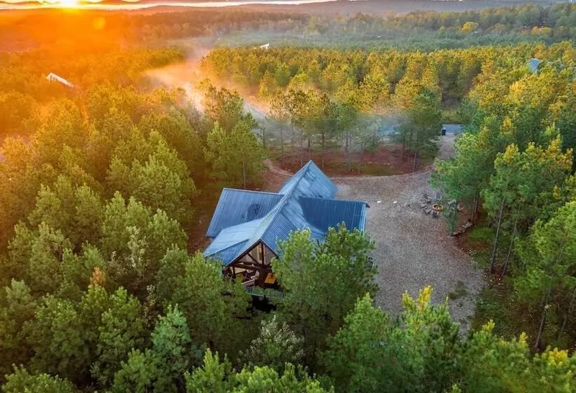 Painted Sky  Modern Broken Bow Cabin W/ Hot Tub!