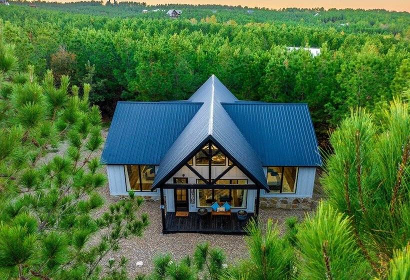 Painted Sky  Modern Broken Bow Cabin W/ Hot Tub!