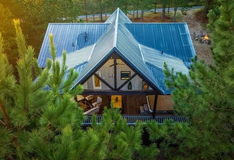 Painted Sky  Modern Broken Bow Cabin W/ Hot Tub!