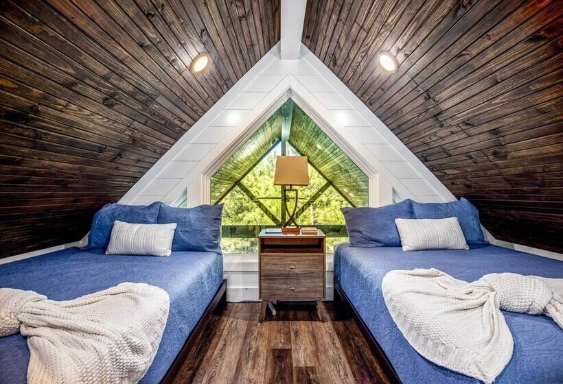 Painted Sky  Modern Broken Bow Cabin W/ Hot Tub!