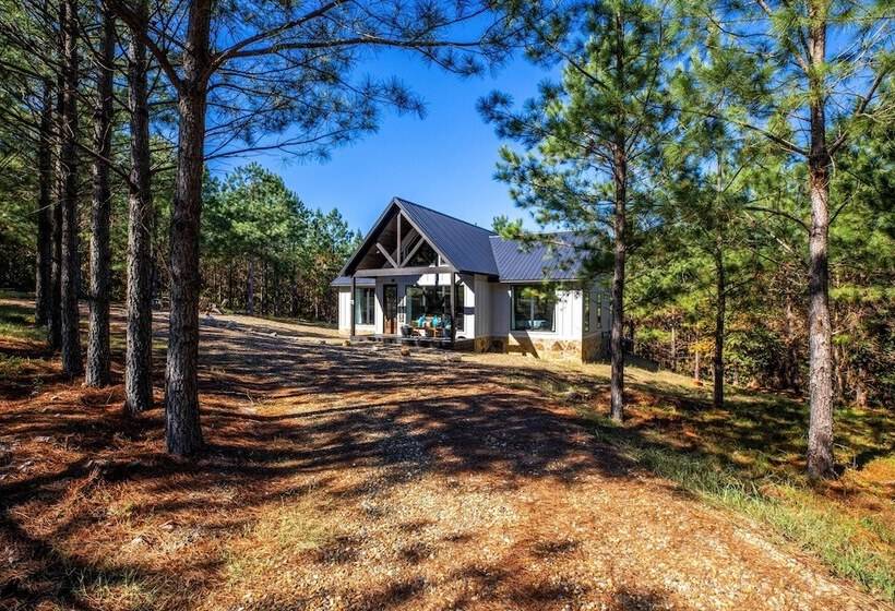 Painted Sky  Modern Broken Bow Cabin W/ Hot Tub!