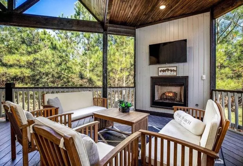 Painted Sky  Modern Broken Bow Cabin W/ Hot Tub!