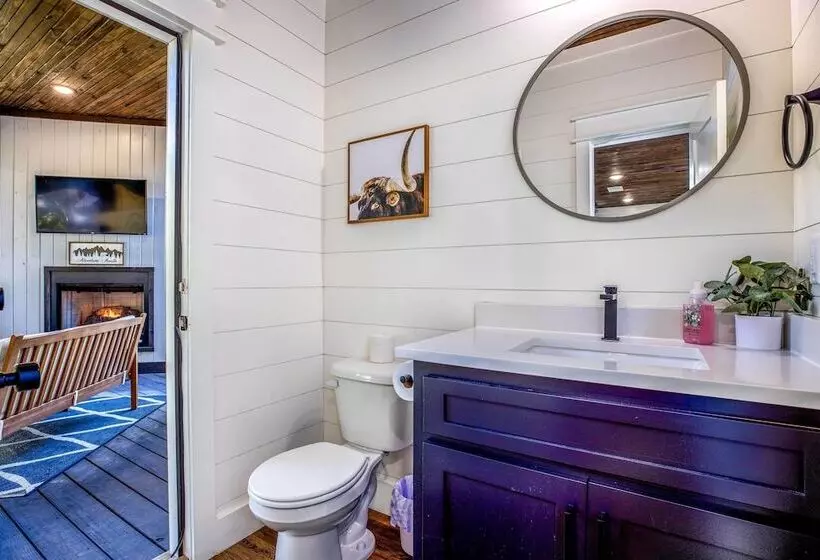 Painted Sky  Modern Broken Bow Cabin W/ Hot Tub!