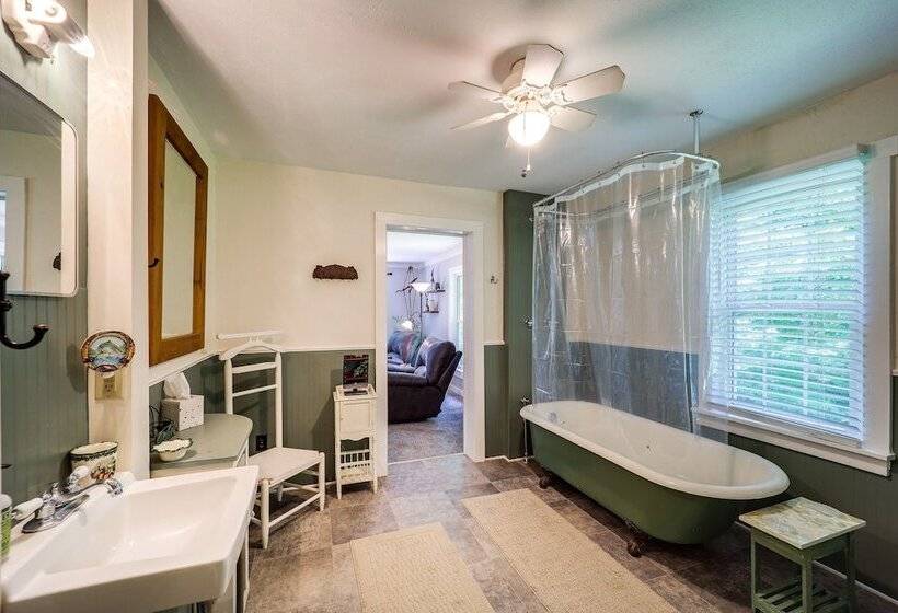 On Site Stream: Serene Cottage In Bakersville!